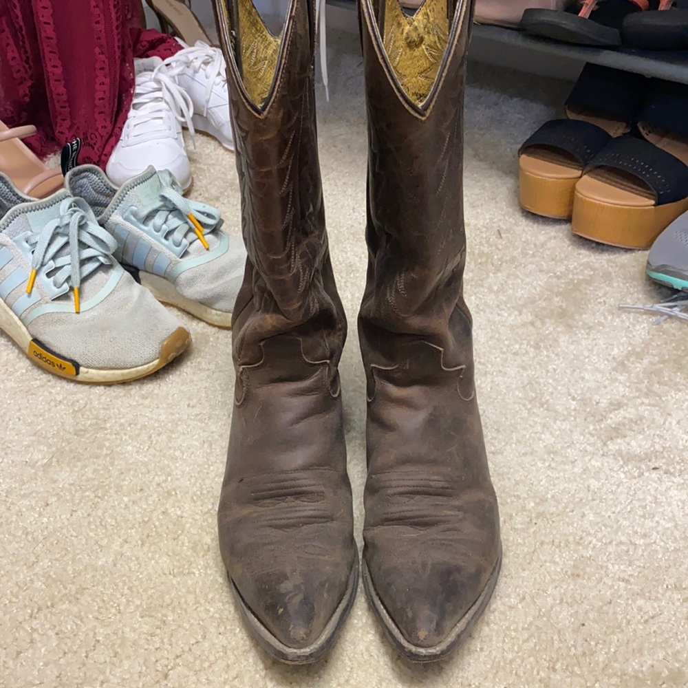 Brown cowboys boots